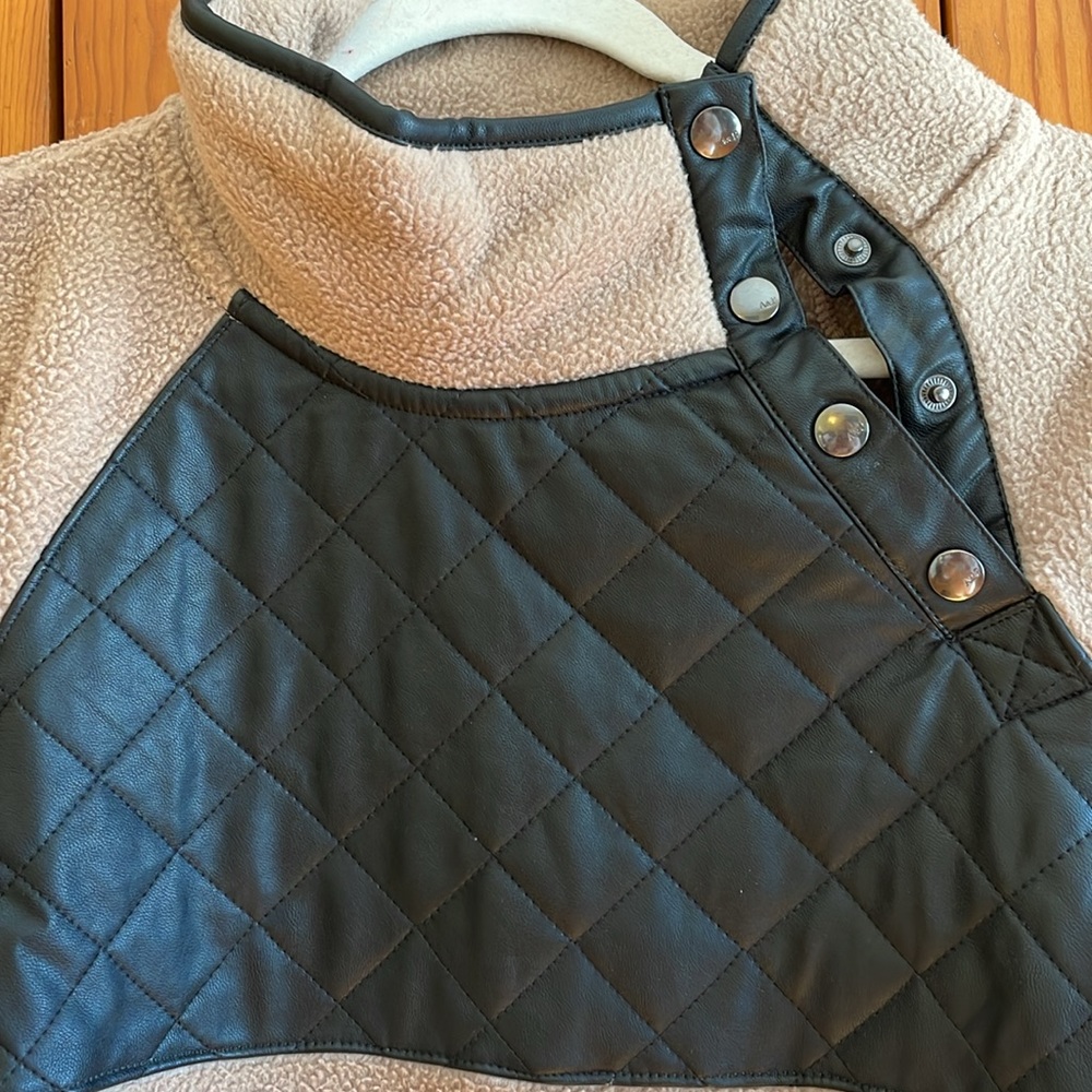 Asymmetrical Fleece - Picture 2 of 5